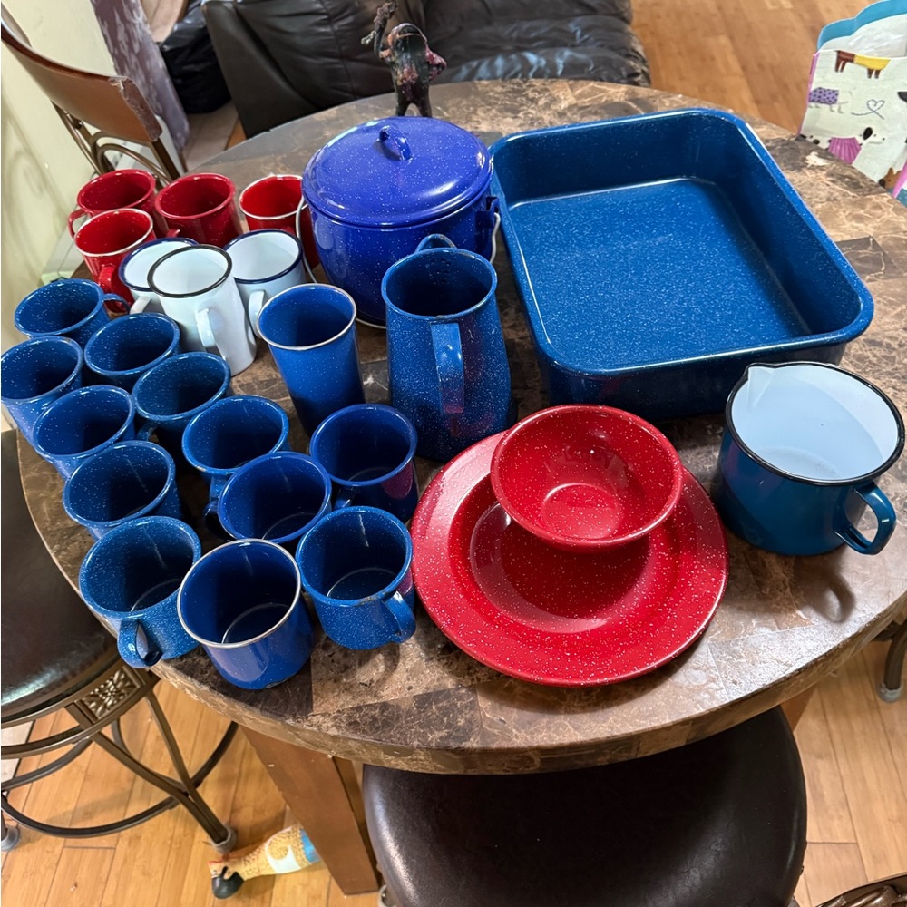 VNTG Speckled Enamelware Camping set lot. Mugs, Pot w/Lid, Coffee Pitcher,plate
